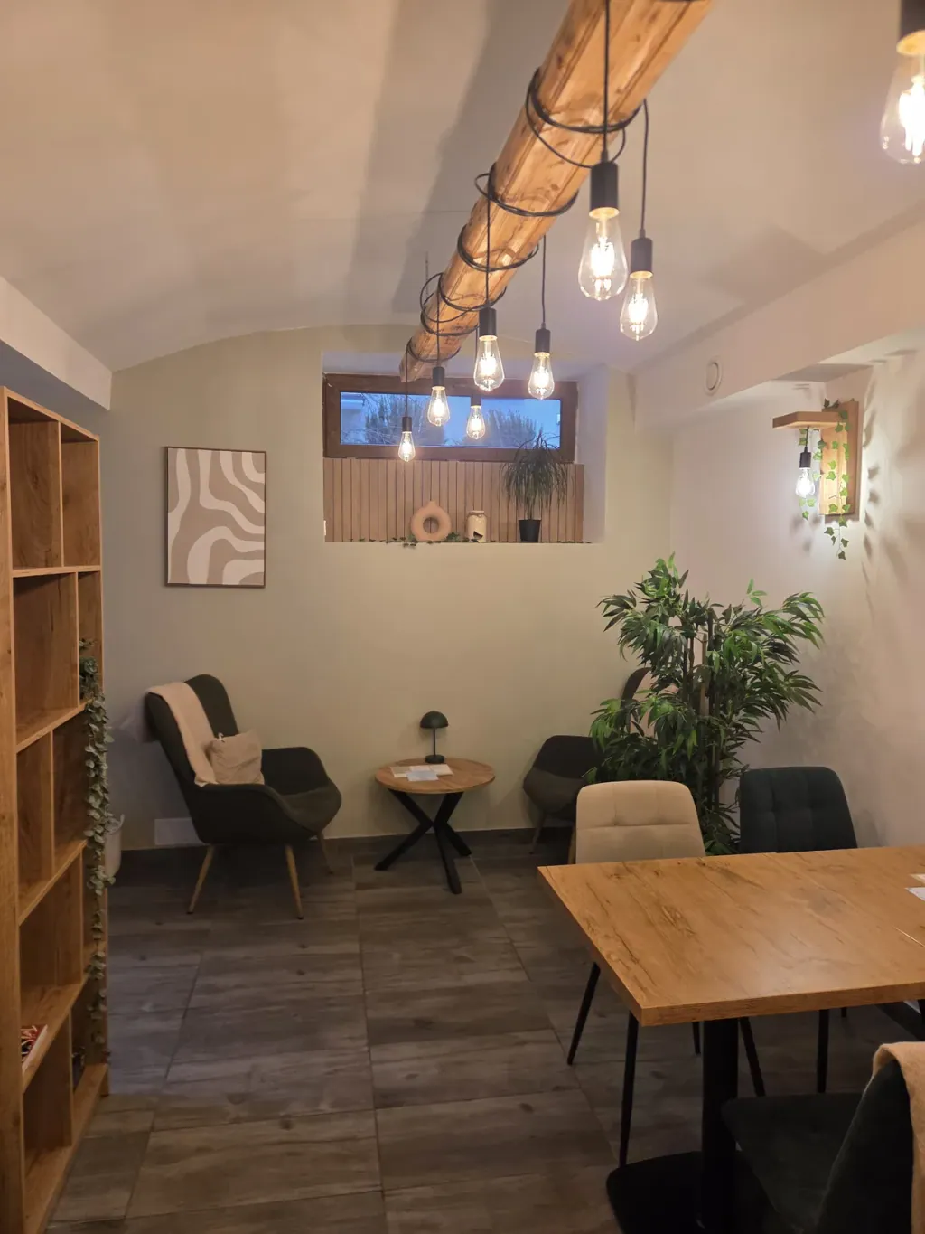 A corner with armchairs and a lamp