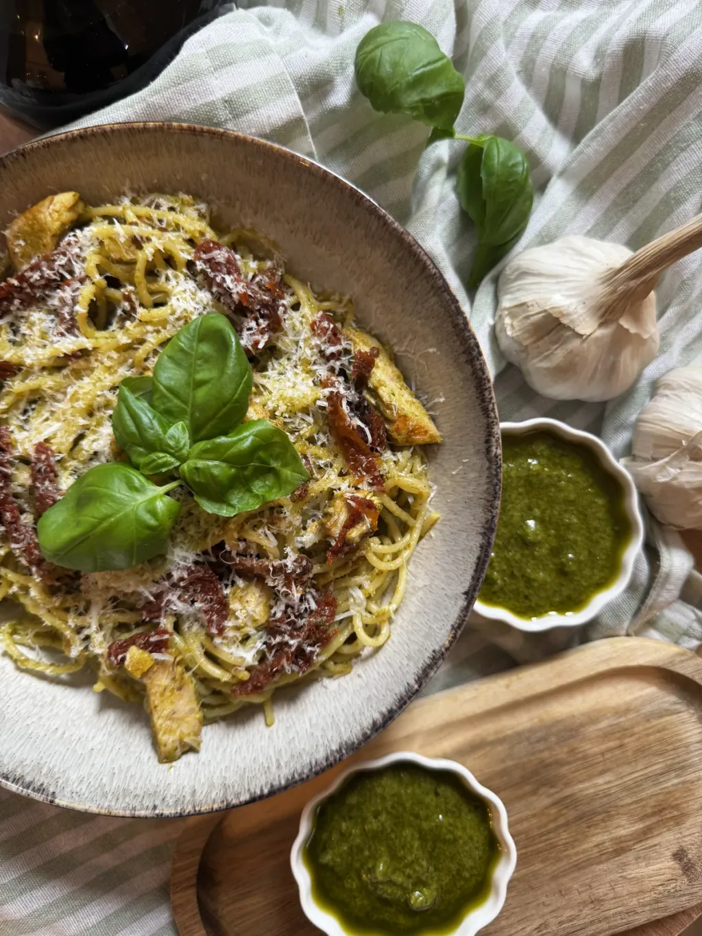 Pasta with basil pesto, chicken and sun-dried tomatoes